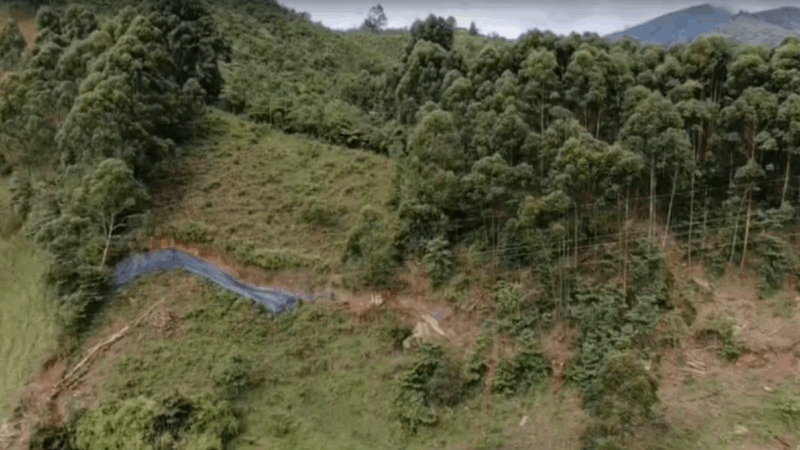 Recomiendan-no-transitar-por-la-variante-a-Caldas-por-alto-riesgo-de-derrumbe
